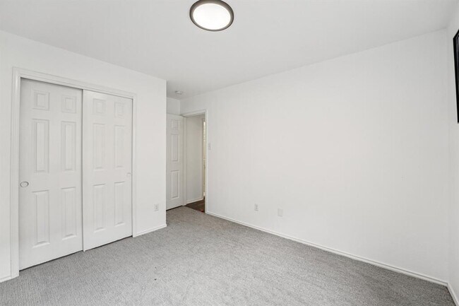 Building Photo - 15307 Sweet Caddie's Dr