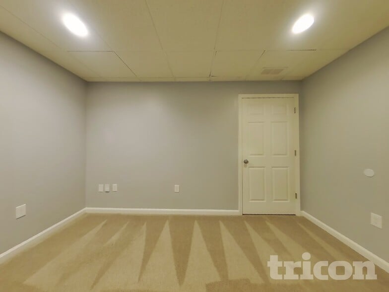 Building Photo - 411 Stewart Dr