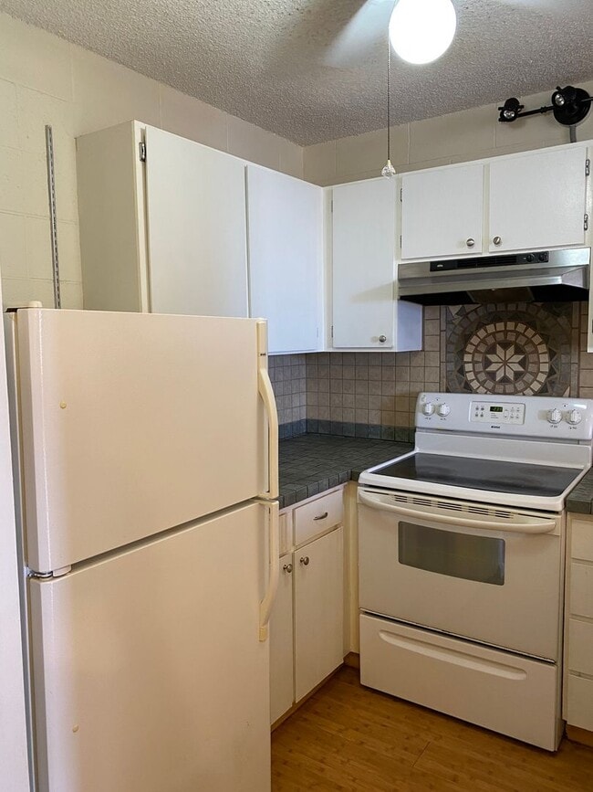 Building Photo - Leilehua - Spacious One Bedroom with Secur...