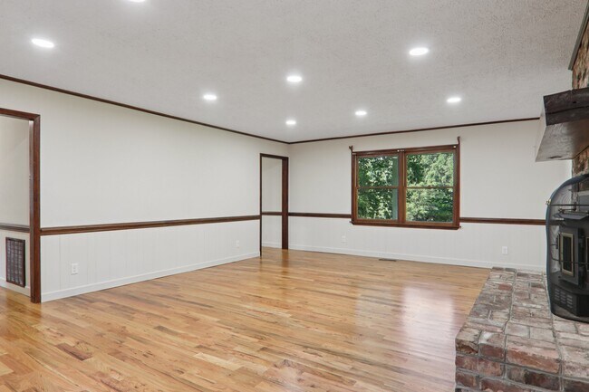 Building Photo - 5 Timothy Ln