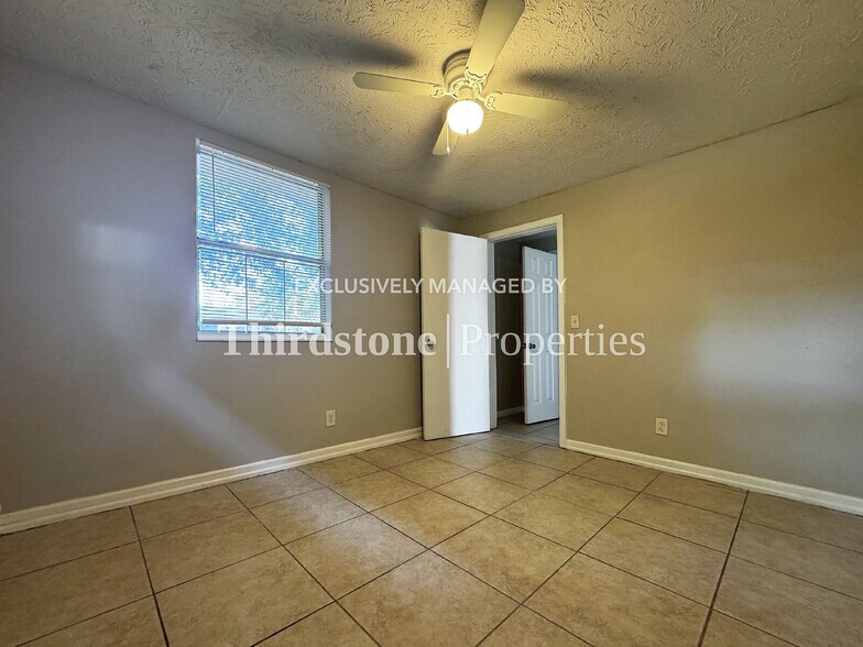 Building Photo - 5214 Lexington Ave