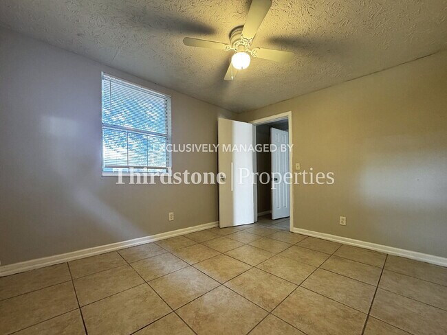 Building Photo - 5214 Lexington Ave