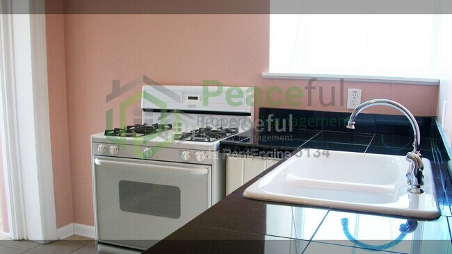 Building Photo - 215 D St E