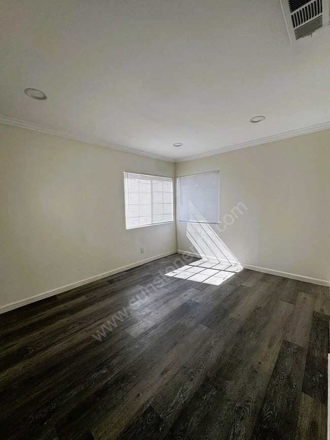 Building Photo - Newly Renovated 2 Bed, 1 Bath Home with Ap...