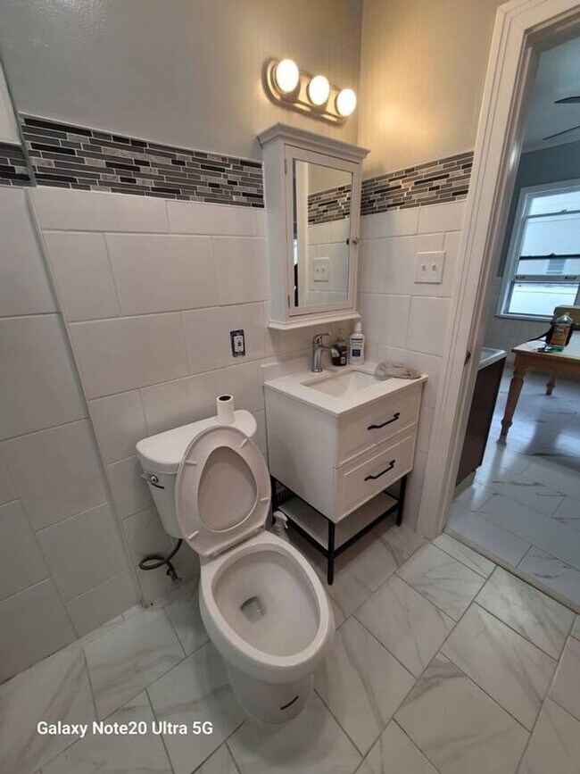Building Photo - Spacious 3BR Duplex in Buffalo