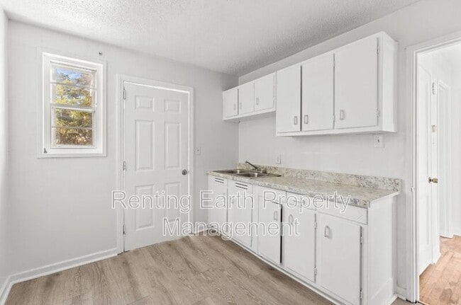 Building Photo - 628 Annie Laura Dr