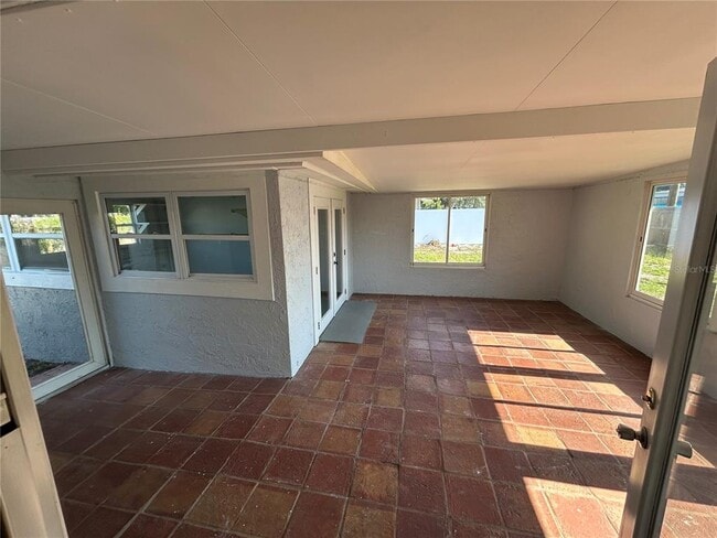 Building Photo - 775 E Magnolia Ave