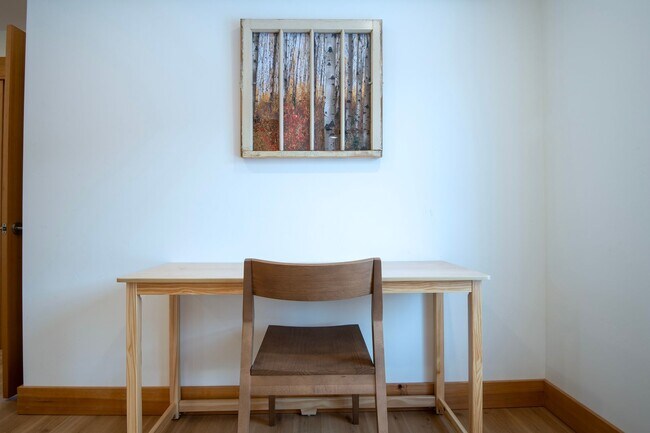 Building Photo - Seasonal Rental 10/1/25 - 5/30/26 Modern F...