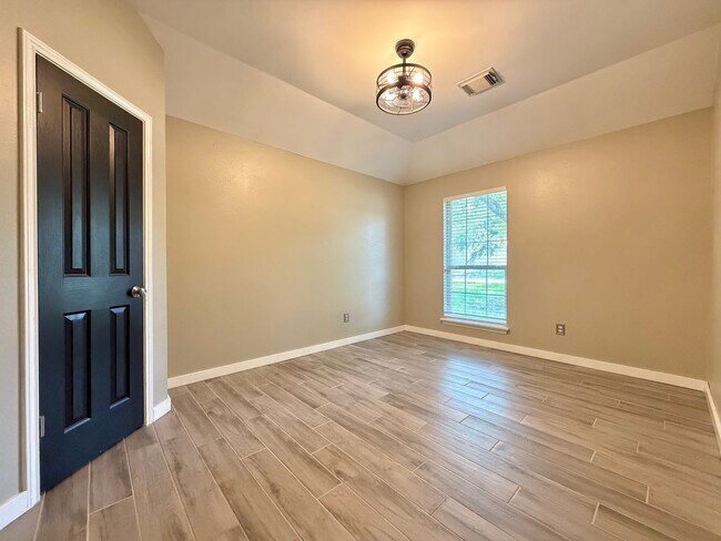 Building Photo - 12518 Zeller Ln