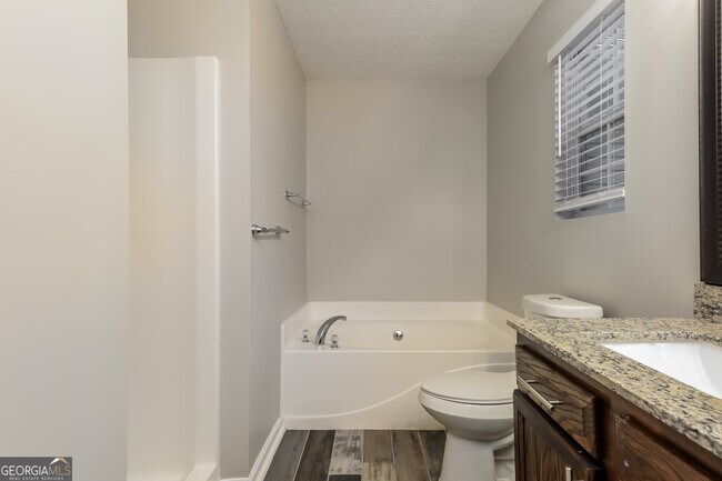 Building Photo - 60 Summer Breeze Ct