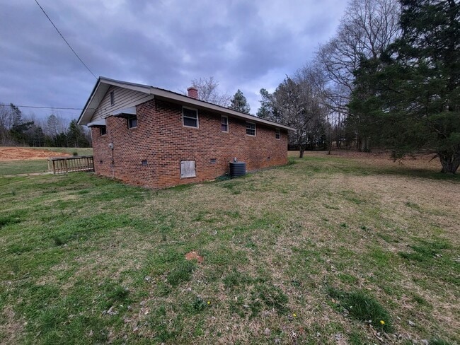Building Photo - 4 Bed, 1 Bath Home off Woodruff Road is Available