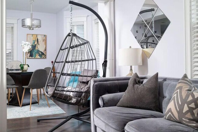 Building Photo - 810 Broadway-SI ID1511377P