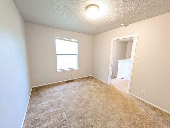 Building Photo - 330 W Byrd Blvd