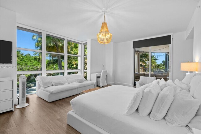 Building Photo - 731 Crandon Blvd