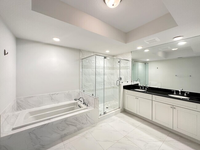 Building Photo - 312 Bay Colony Dr N