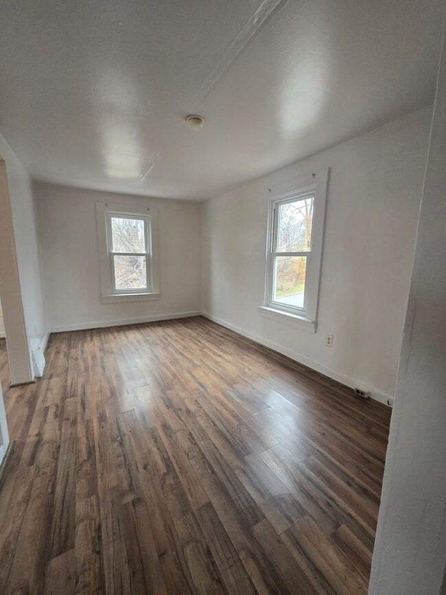 Building Photo - Burtner Rd