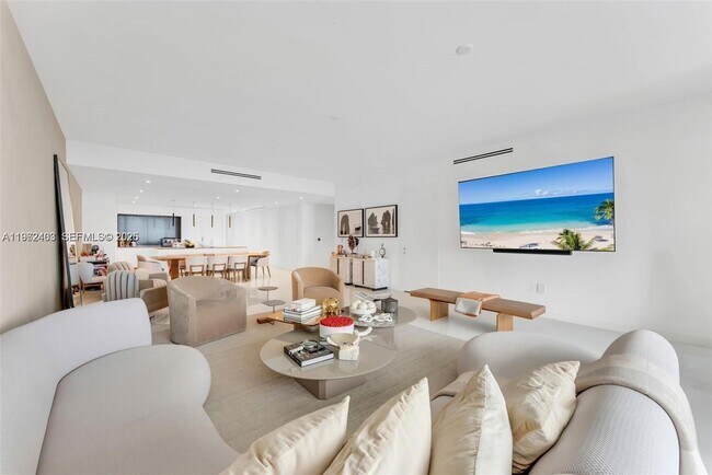 Building Photo - 300 Biscayne Blvd Way