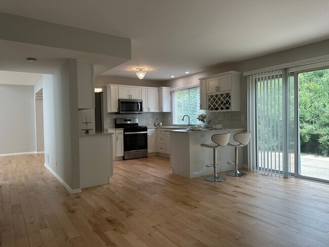 Building Photo - 1469 Braymore Cir W