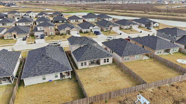 Building Photo - 17719 Winfall Dr