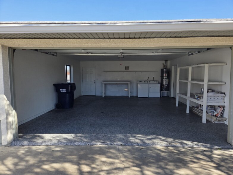 Building Photo - 2751 N Indian Wells Dr