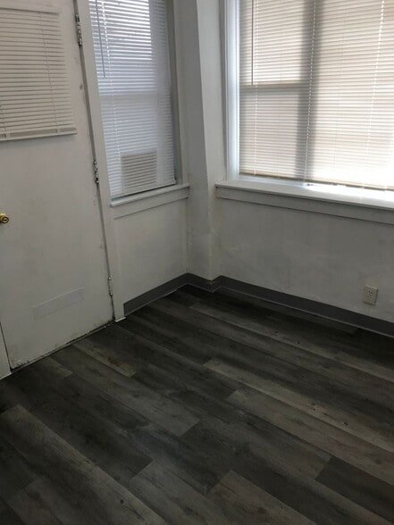 Building Photo - 4832 E Roosevelt Blvd