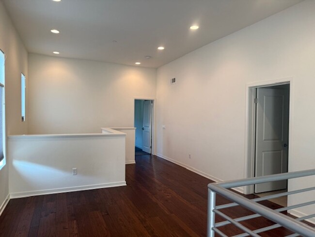 Building Photo - 2bdr Condo located in Business district of...