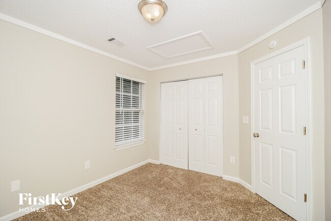 Building Photo - 2026 Baramore Oaks Dr