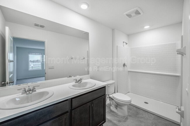 Building Photo - 8250 SW 67th Ave