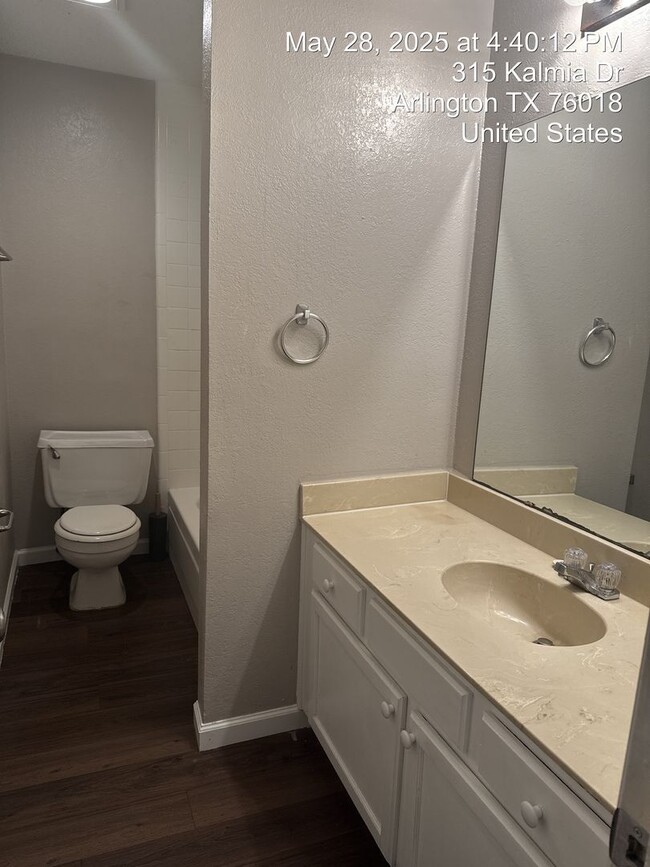 Building Photo - 315 Kalmia Dr