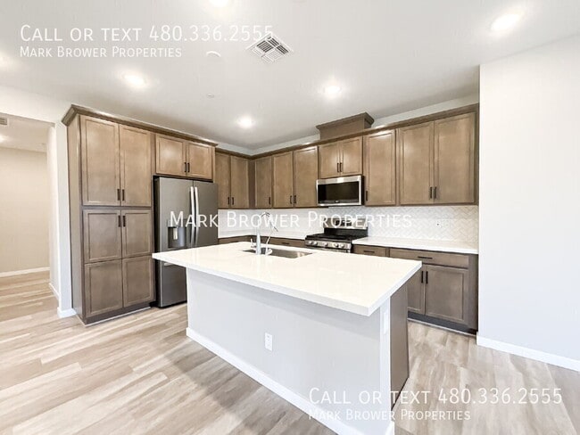 Building Photo - 761 E Furness Dr