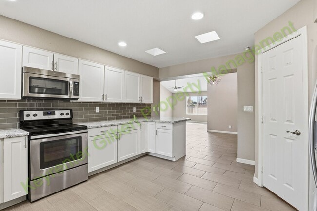 Building Photo - Charming Gilbert Home with Pool and Spacio...