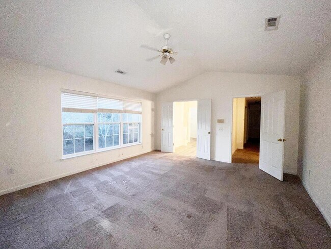 Building Photo - 19 Glencove Ct