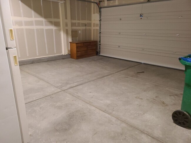 Building Photo - COMING SOON!!! Spacious Newer 4bd/2.5ba N Valleys Home!
