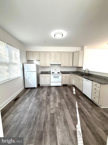 Building Photo - 107 Burck St