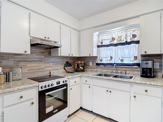 Building Photo - 139 Southeast Jefferson Cir N