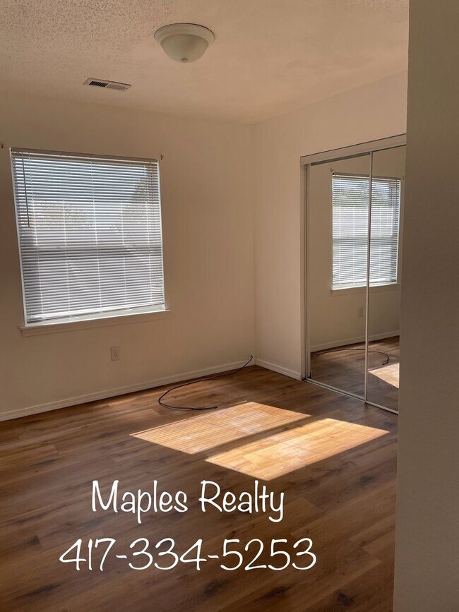 Building Photo - 2 bedroom, 1 bathroom apartment in Kirbyville, MO