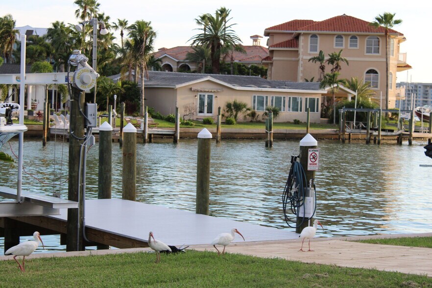 Building Photo - 229 Palm Is NW