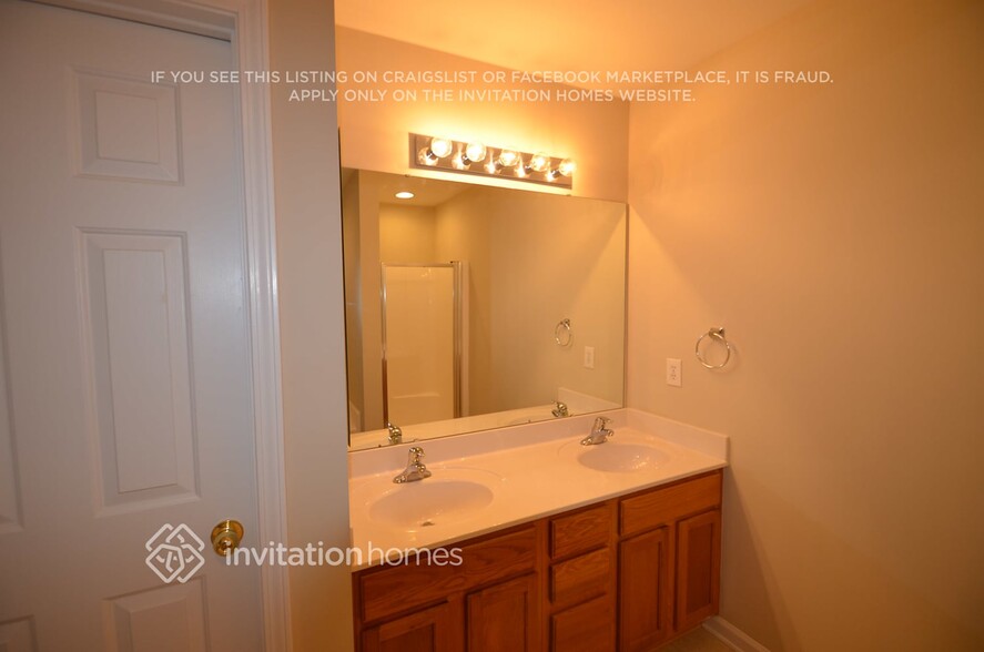 Building Photo - 8515 Castledown Dr