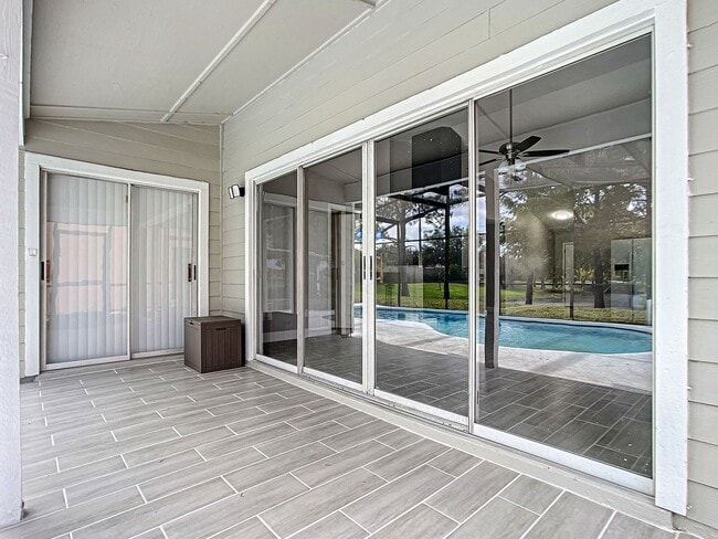 Building Photo - Beautiful 3 Bedroom, 2 Bath POOL Home with 2-Car Garage in the Heart of Hunters Creek!