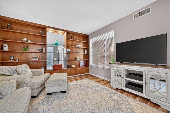 Building Photo - 1320 Chardonnay Dr