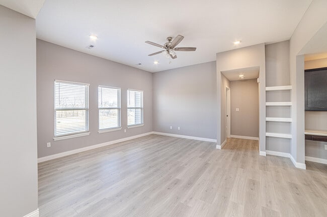 Building Photo - 3708 Parrot Ct