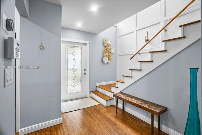 Building Photo - 505 Maplewood Dr