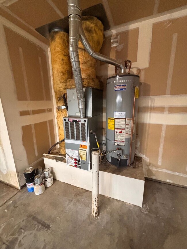 Building Photo - 830 Randell Dr