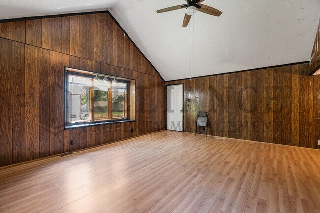 Building Photo - 415 E Vine St