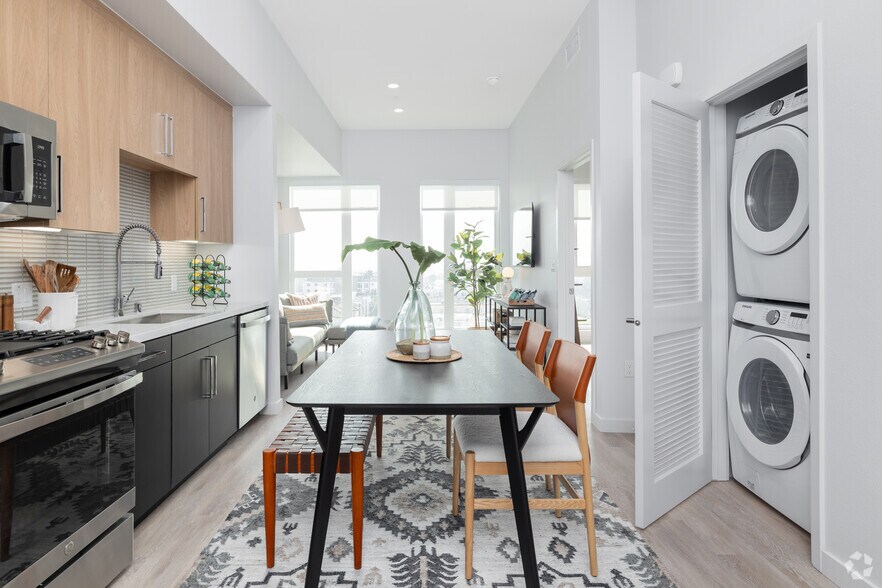 1BD, 1BA - 609SF - Dining Room - The Parker