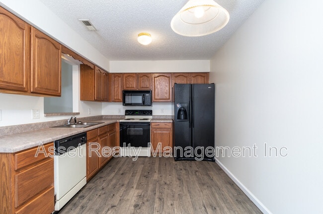 Building Photo - 385 Hawthorne Oaks Way