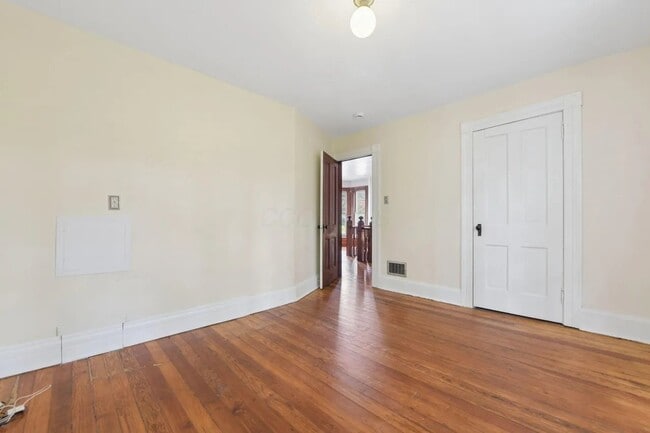 Building Photo - 218 N Sandusky St