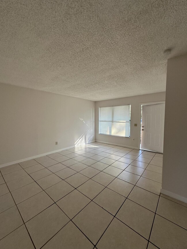 Building Photo - 948 Louisiana Ave