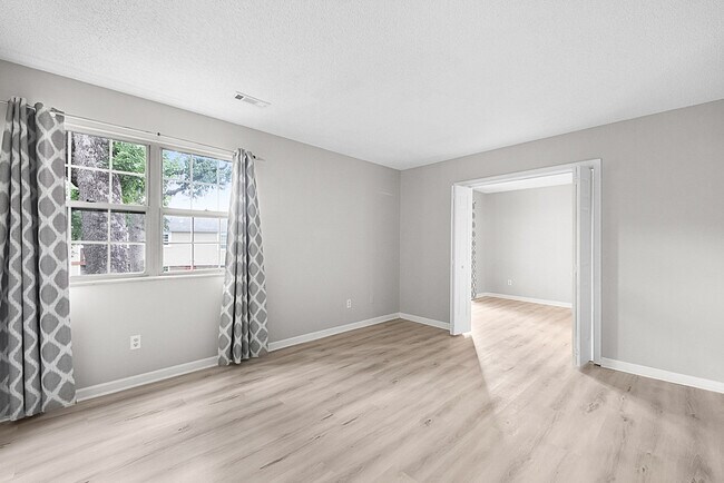 Building Photo - 8912 Cardinal Terrace