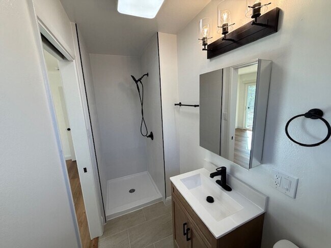 Building Photo - Fully Renovated 3-Bedroom Single Family Home in Rodeo